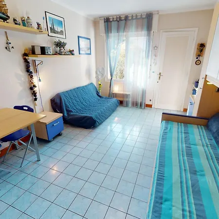 Lumineux Avec Grande Terrasse Et Garage Prive - Fr-1-196-276 *