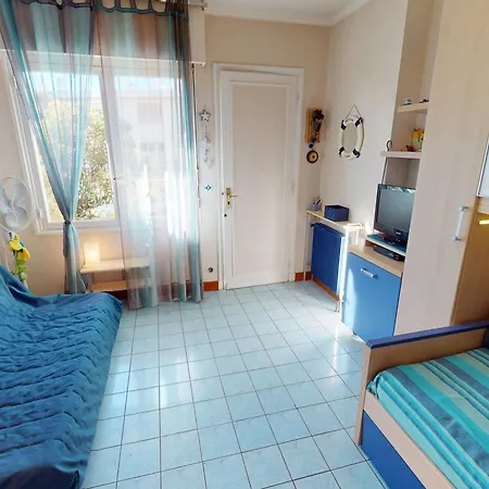 Lumineux Avec Grande Terrasse Et Garage Privé à - Fr-1-196-276 Menton