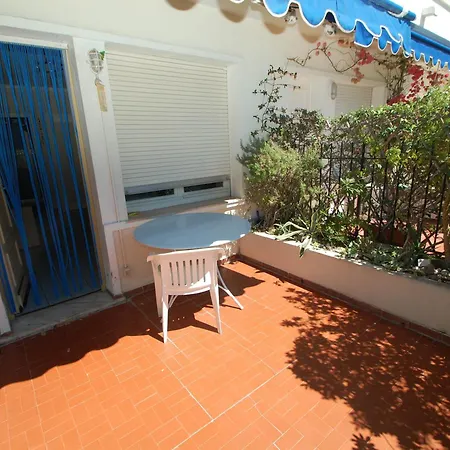 Lumineux Avec Grande Terrasse Et Garage Privé à - Fr-1-196-276 Apartamento