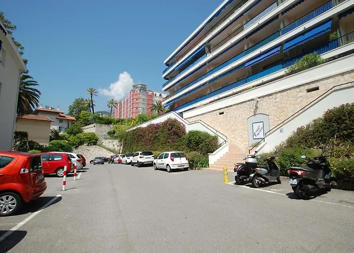 Lumineux Avec Grande Terrasse Et Garage Prive - Fr-1-196-276 * Menton