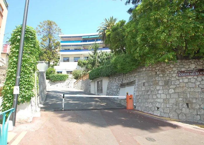 Lumineux Avec Grande Terrasse Et Garage Prive - Fr-1-196-276 *