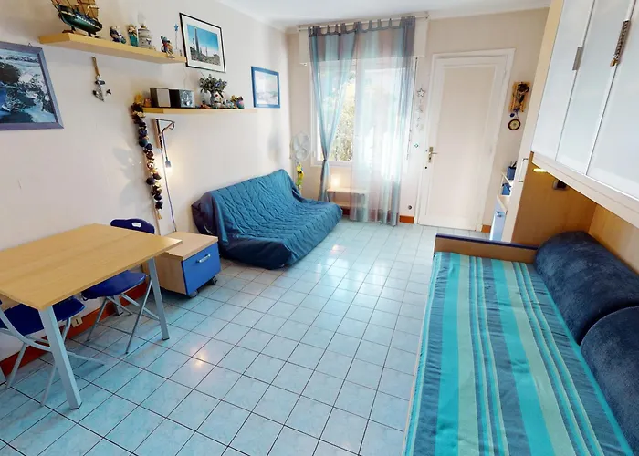 Lumineux Avec Grande Terrasse Et Garage Prive - Fr-1-196-276 *