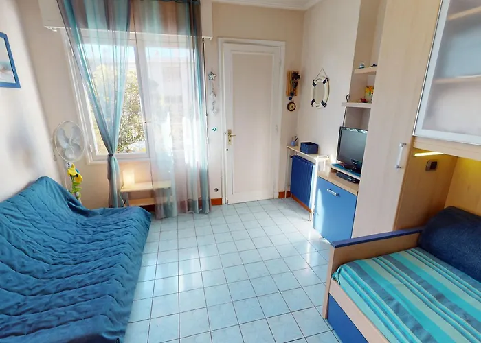 Lumineux Avec Grande Terrasse Et Garage Prive - Fr-1-196-276 Menton